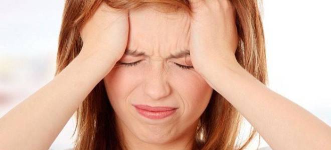 Болит под висками